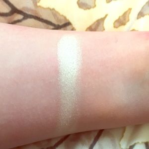 Pixi + Aspyn Ovard Highlighter in London Lustre